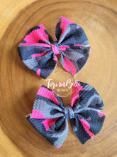 Load image into Gallery viewer, Pink Camo Bow