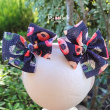 Load image into Gallery viewer, SpiderWeb Coffee Bow