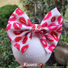 Load image into Gallery viewer, Kisses Bow