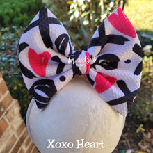 Load image into Gallery viewer, XoXo Heart Bow